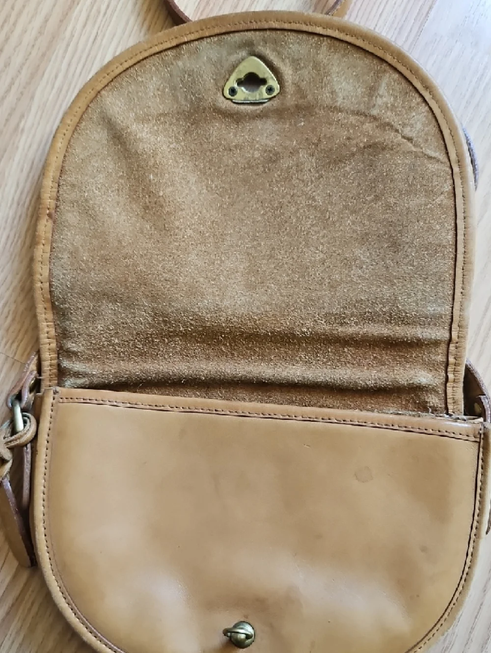 Guess Tan Leather Saddle Crossbody with Brass Hardware - Picture 3 of 6